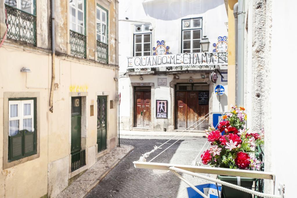 Typical Bairro Alto Apartment Lisbon Luaran gambar