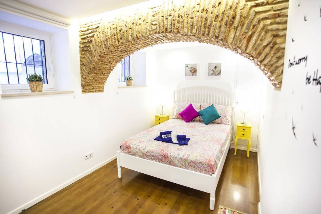Typical Bairro Alto Apartment Lisbon Luaran gambar