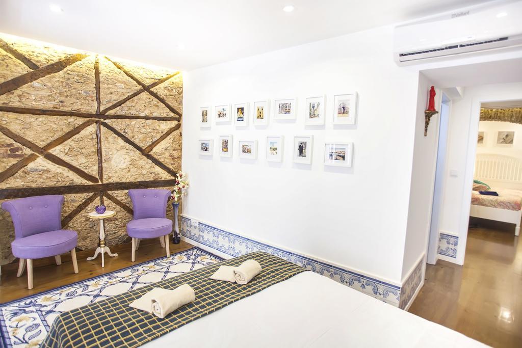 Typical Bairro Alto Apartment Lisbon Luaran gambar