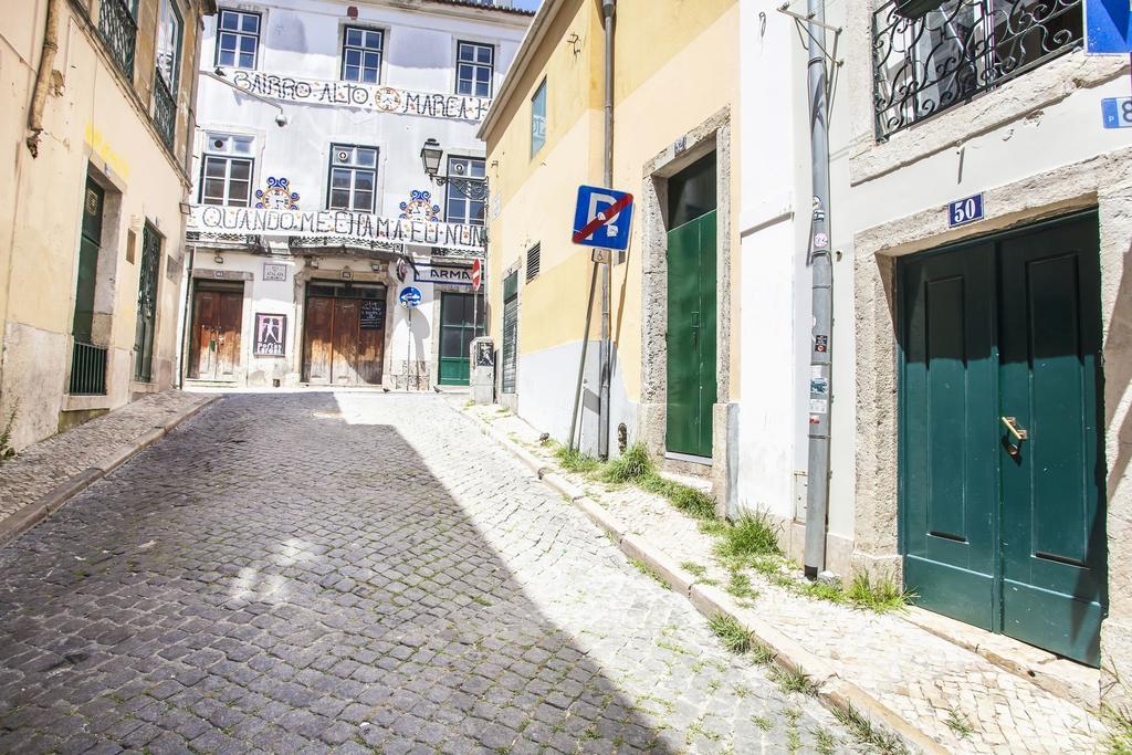 Typical Bairro Alto Apartment Lisbon Luaran gambar