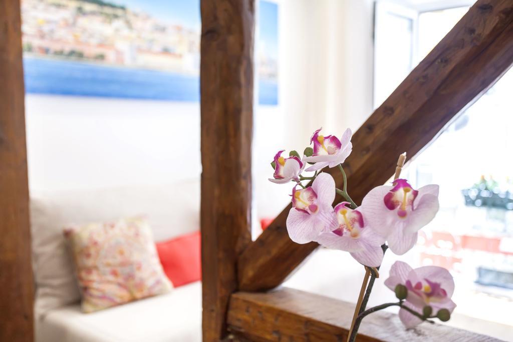 Typical Bairro Alto Apartment Lisbon Luaran gambar