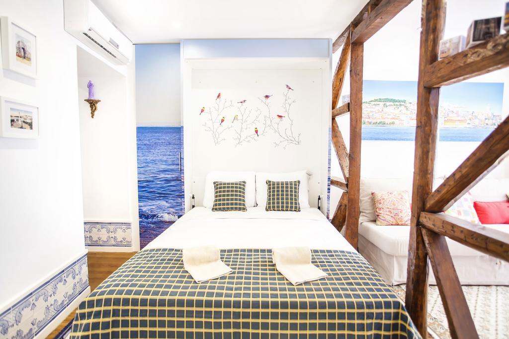 Typical Bairro Alto Apartment Lisbon Luaran gambar