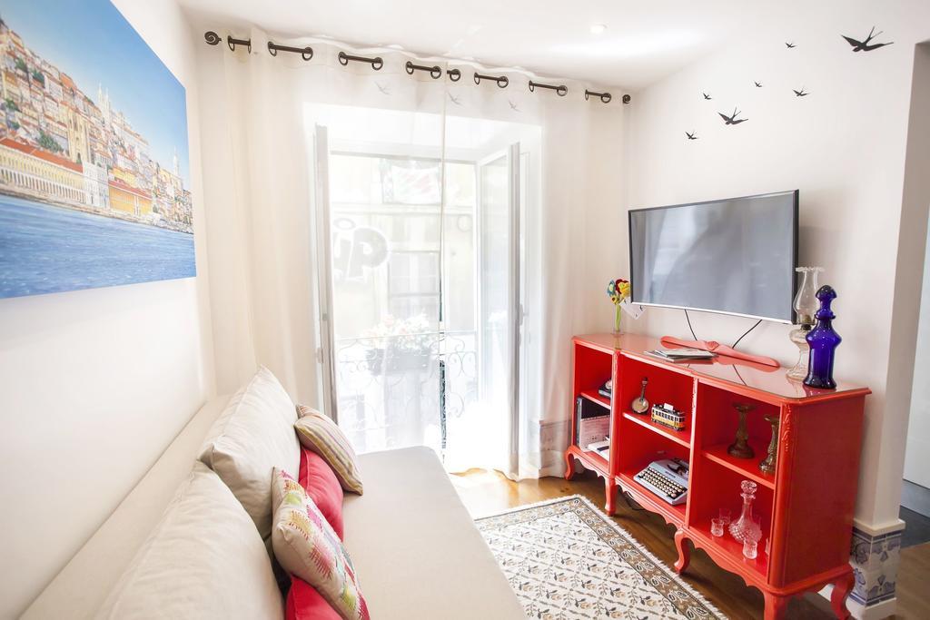 Typical Bairro Alto Apartment Lisbon Luaran gambar