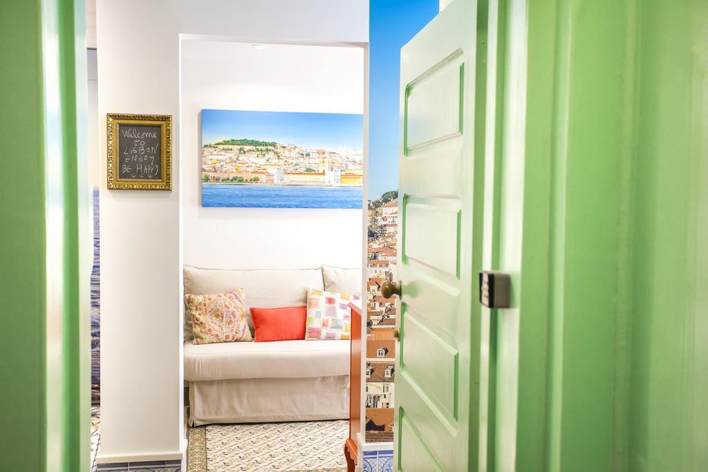 Typical Bairro Alto Apartment Lisbon Luaran gambar