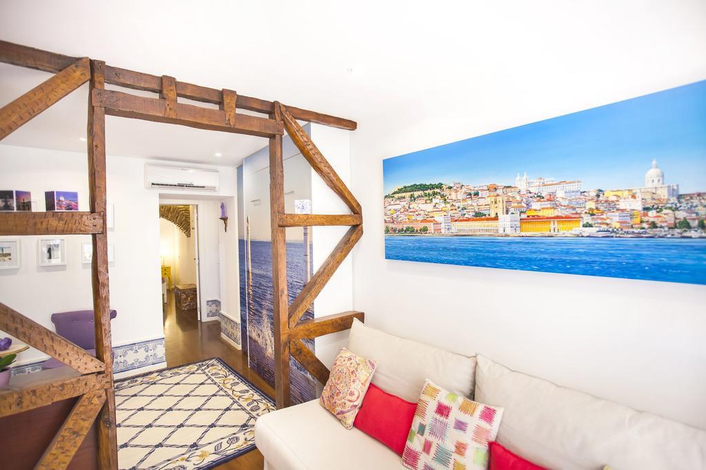 Typical Bairro Alto Apartment Lisbon Luaran gambar