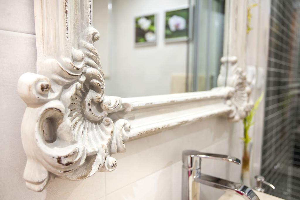 Typical Bairro Alto Apartment Lisbon Luaran gambar