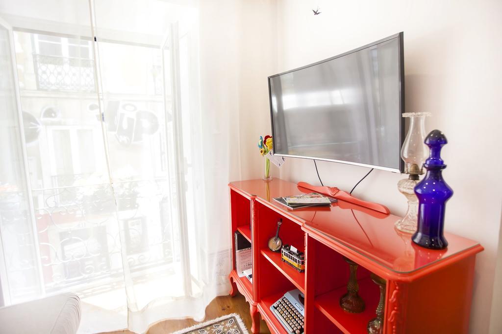 Typical Bairro Alto Apartment Lisbon Luaran gambar