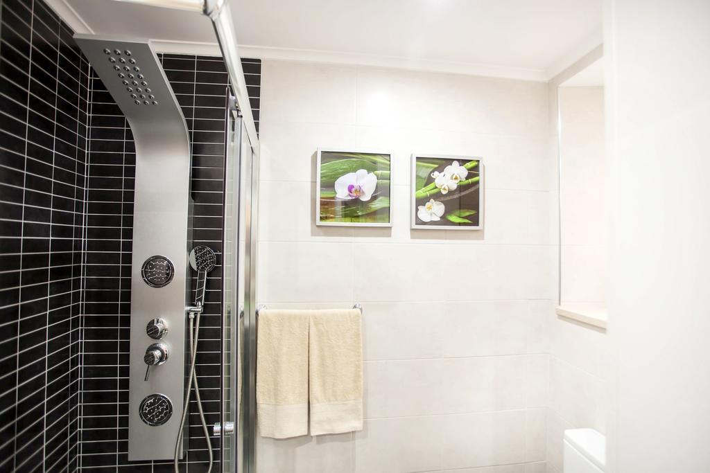 Typical Bairro Alto Apartment Lisbon Luaran gambar