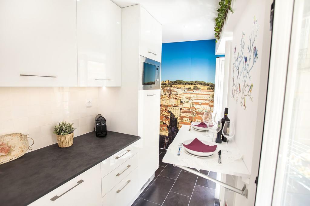 Typical Bairro Alto Apartment Lisbon Luaran gambar