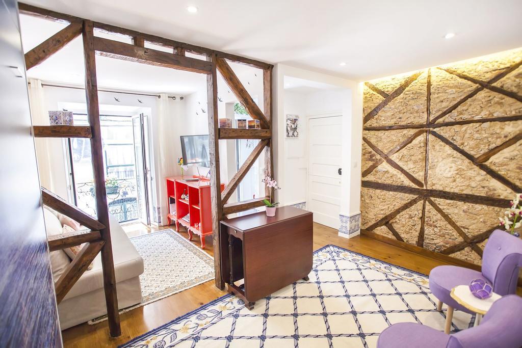 Typical Bairro Alto Apartment Lisbon Luaran gambar