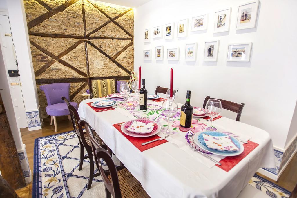 Typical Bairro Alto Apartment Lisbon Luaran gambar