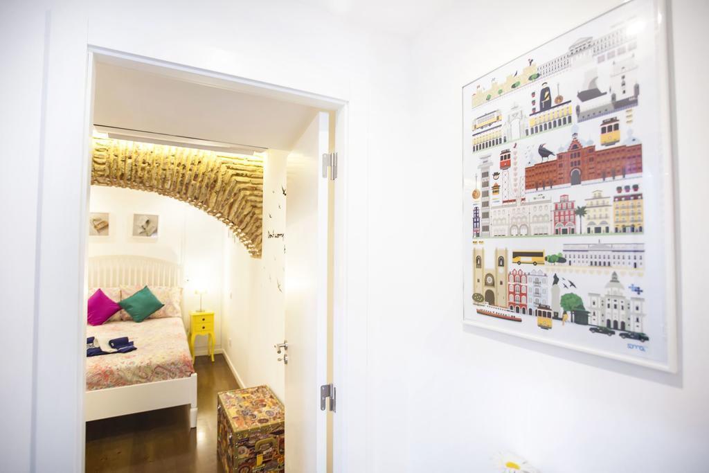 Typical Bairro Alto Apartment Lisbon Luaran gambar