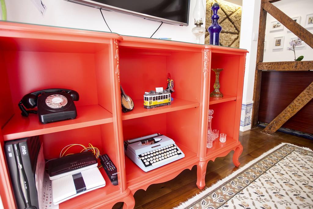Typical Bairro Alto Apartment Lisbon Luaran gambar