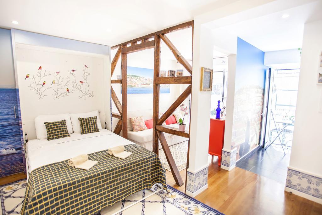Typical Bairro Alto Apartment Lisbon Luaran gambar