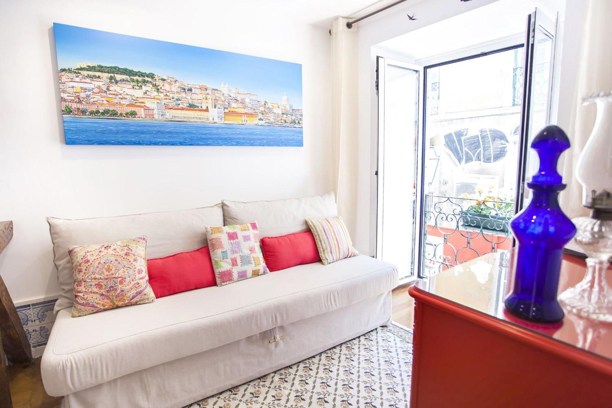 Typical Bairro Alto Apartment Lisbon Luaran gambar